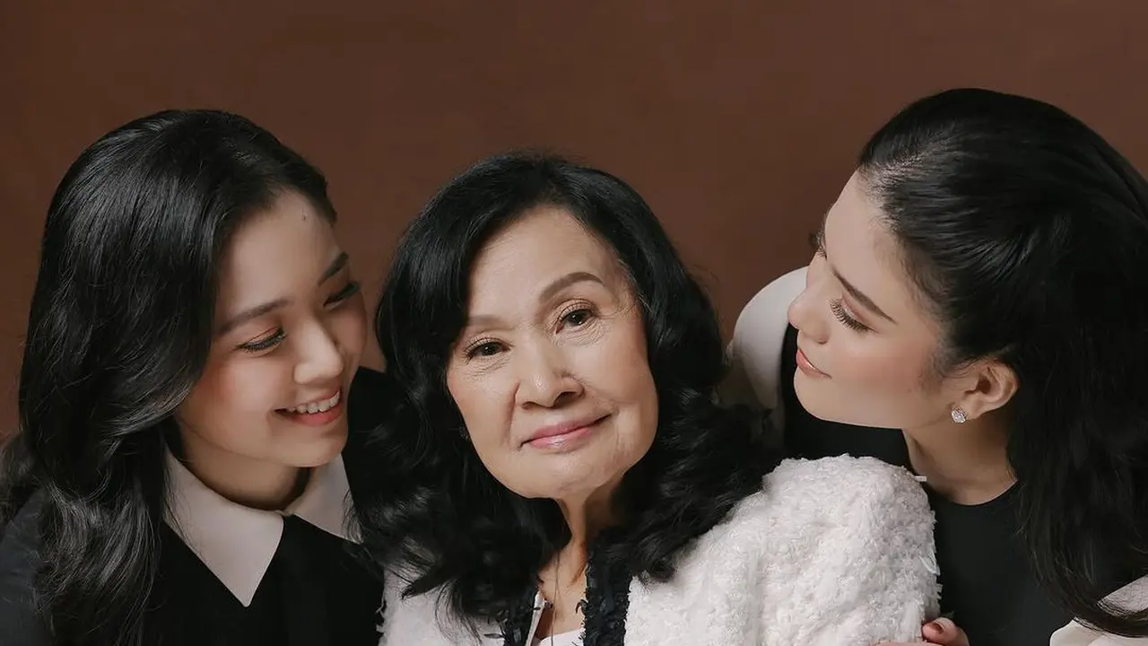 Potret ulang tahun ke-82 nenek Jessica dan Clarissa Tanoe (Sumber: Instagram/@jessicatanoe)