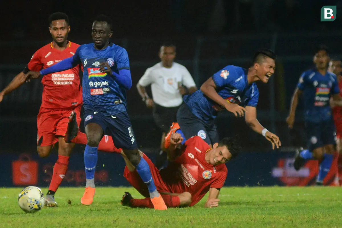 Arema vs Semen Padang