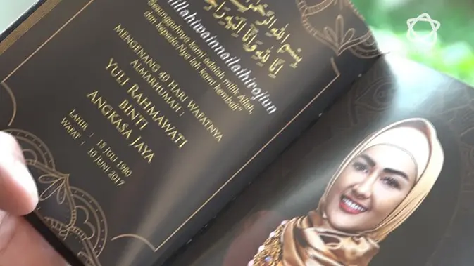 300 Buku Yasin Untuk Peringatan 40 Hari Julia Perez Entertainment Fimela Com