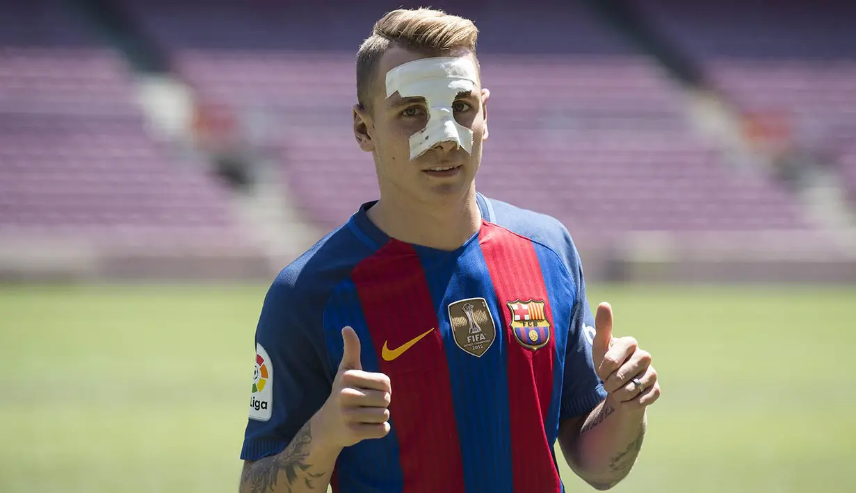 3. Lucas Digne, untuk sementara bek sayap Prancis ini kemungkinan hanya akan jadi pelapis Jordi Alba. Namun bakatnya membuat mantan pemain PSG ini memiliki potensi untuk menjadi salah satu bek kiri terbaik di dunia. (AFP/Josep Lago)