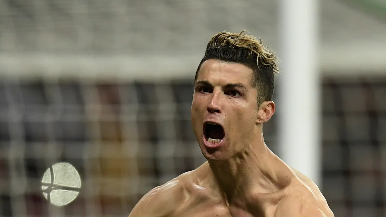 Puas Cetak Gol Lewat Penalti, Cristiano Ronaldo Pamer Otot