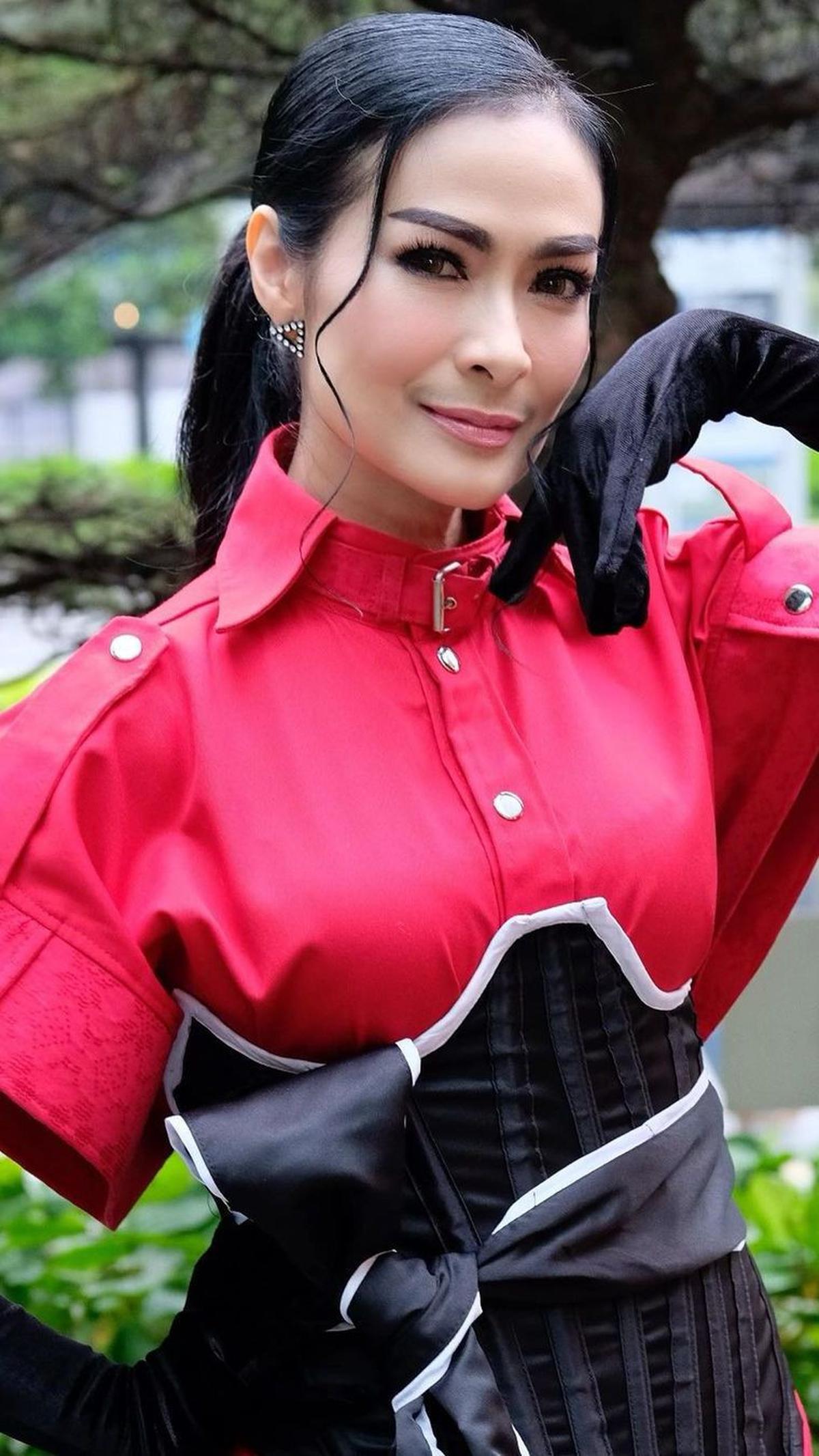Iis Dahlia <br>