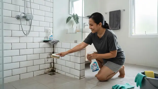 9 Cara Menghilangkan Jamur Hitam di Kamar Mandi, Ampuh dan Mudah Dilakukan