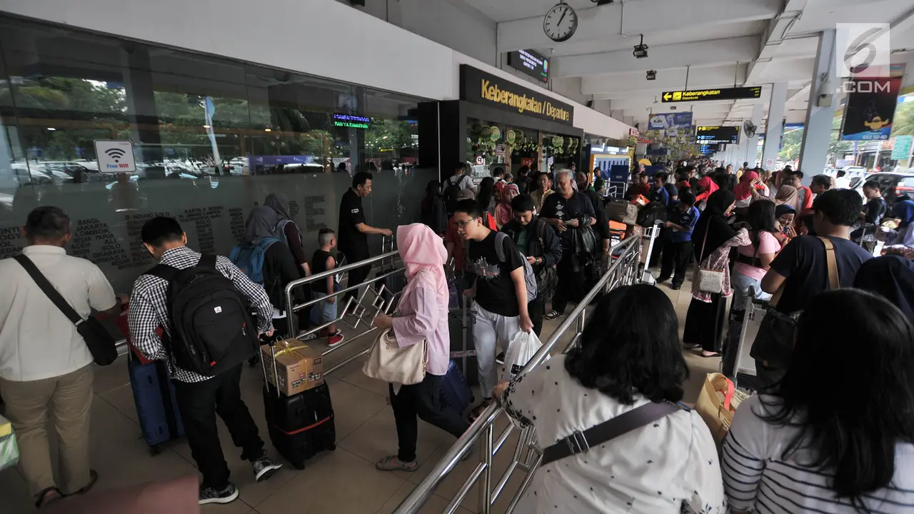 H-4 Lebaran, Pemudik Padati Bandara Halim Perdanakusuma