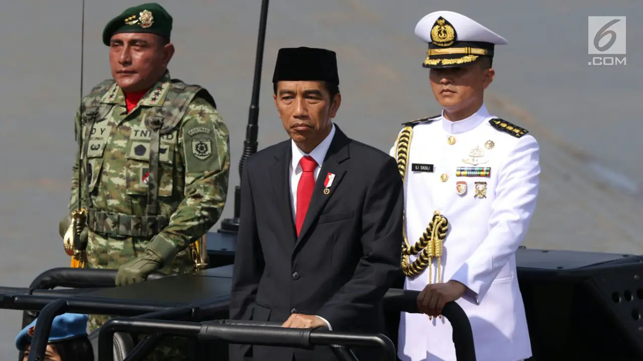 Jokowi Pimpin Upacara Peringatan HUT TNI di Cilegon