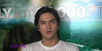 Rizky Nazar mendapatkan banyak pengalaman baru saat syuting film I Love You from 38000 Ft. Menurutnya, menjadi traveler tidaklah mudah karena harus mandiri melakukan semuanya sendiri. 