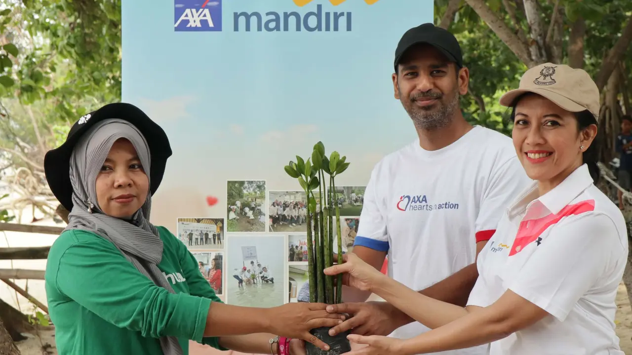 Kurangi Dampak Perubahan Iklim, AXA Mandiri Tanam Pohon Bakau