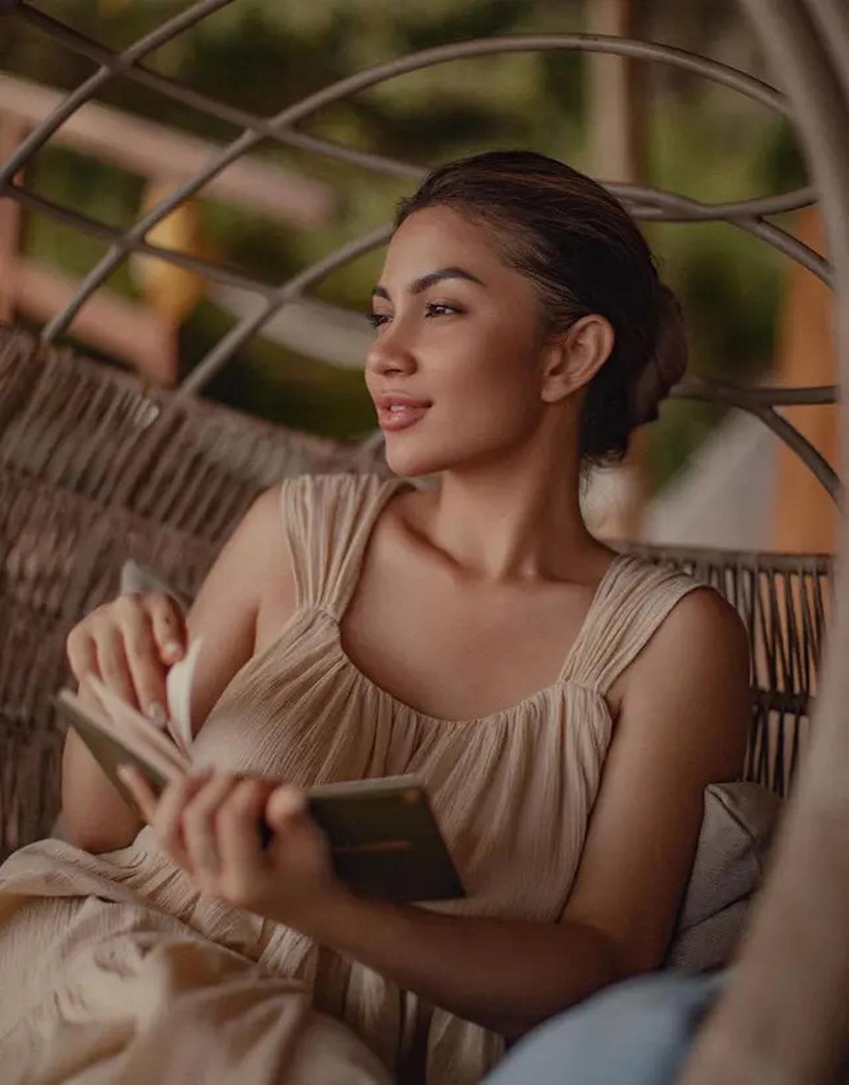 Pernah Idap BPD, Ariel Tatum Bagikan Perjuangannya Temukan Ketenangan Lewat Stoikisme dan Self-Love