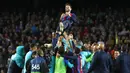 Dengan kemenangan tersebut, Barcelona berhasil memuncaki klasemen sementara Liga Spanyol musim 2022/2023 dengan mengoleksi 34 poin. Gerard Pique dkk berhasil menggusur rival abadi mereka Real Madrid yang belum bertanding di pekan ke-13 dan sementara mengoleksi 32 poin. (AP/Joan Monfort)