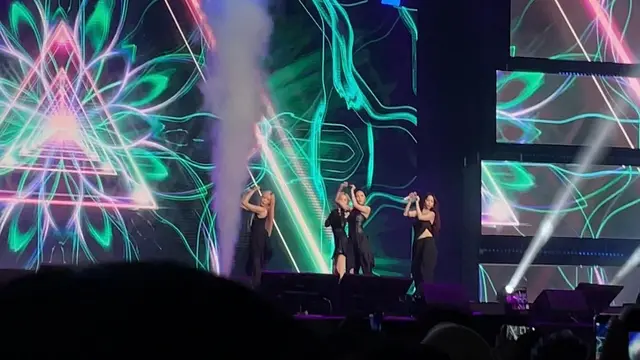 Elegan dan Misterius, Aespa Tampil Serba Hitam di Richoco Land dengan Pesona Metaverse