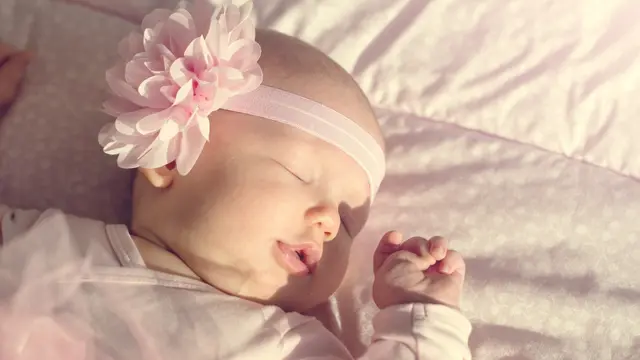 Ilustrasi bayi perempuan