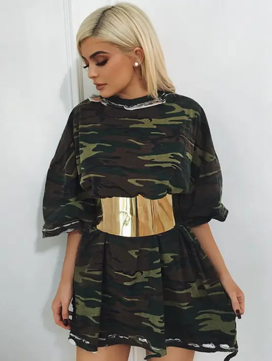 Berada di tengah krisis keuangan pada tengahan tahun 2016, kini Tyga pun harus membayar hutang senilai Rp. 2,5 miliar untuk pembayaran perhiasan mewah dari Jason of Beverly Hills, dan membayar sewa rumah beserta kerusakannya. (Instagram/Kyliejenner)