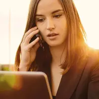 Sebuah penelitian menunjukkan bahwa pegawai wanita lebih susah untuk naik gaji dibandingkan dengan para pria. (Foto: nmbreakthroughs.org)