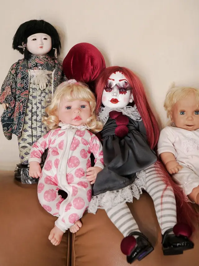 6 Potret Koleksi Boneka Bayi Wendy Walters, Anna Paling Bikin Merinding