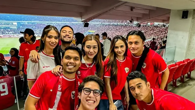 6 Gaya Kompak Keluarga Seleb Nonton Laga Timnas Indonesia Vs Australia di GBK, Irfan-Jennifer Bachdim hingga Rizky Billar-Lesti Kejora
