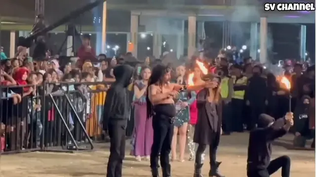 6 Momen Detik-Detik Jenggot Limbad Terbakar saat Atraksi Sembur Api, Bikin Panik