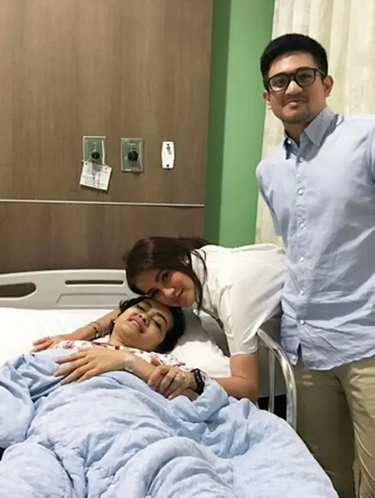 Saat berbincang dengan Bintang.com beberapa waktu lalu, ia mengaku akan terus berusaha sekuat tenaga demi kesembuhan penyakitnya. Selain terus melakukan pengobatan, perempuan kelahiran 15 Juli 1980 itu terus berpikir positif. (dok. Instagram)