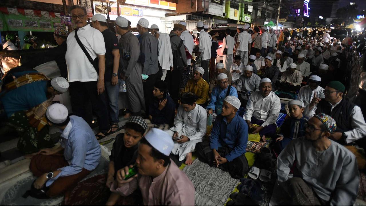 Ribuan jemaah berburu malam Lailatul Qadar di Bogor