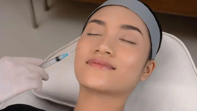 Perawatan wajah dengan Ultimate Scar Restoration by Rejuran-S