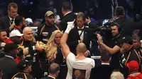Usai Kalahkan Klitschko, Tyson Bikin Nangis Istri di Atas Ring