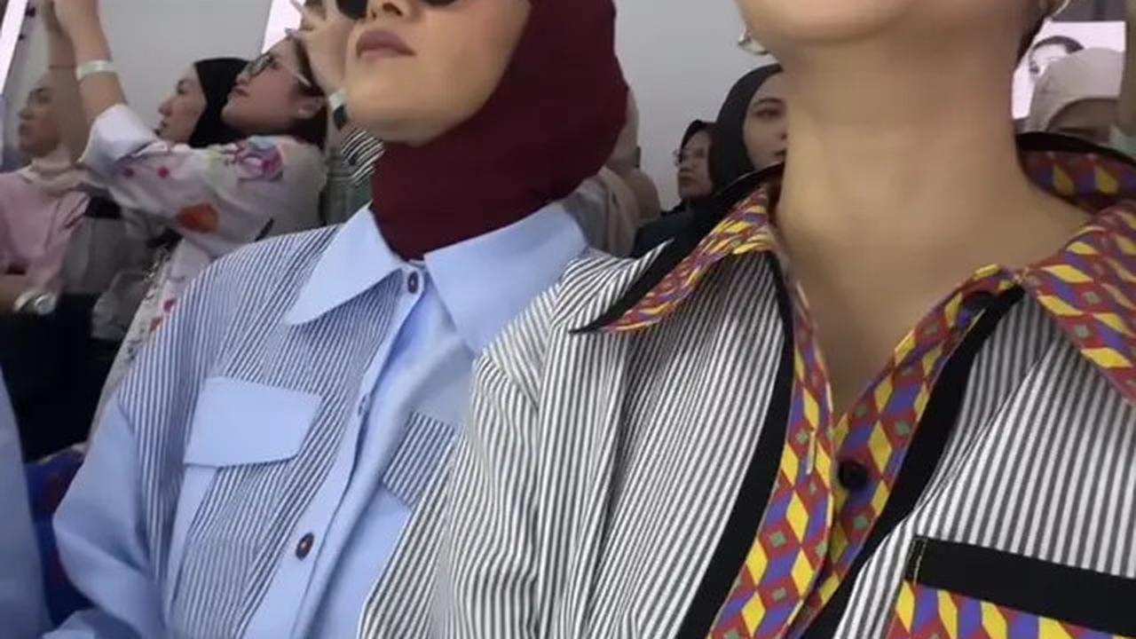 8 Gaya Kompak Geng Cendol Kenakan Pakaian Kolaborasi Brand Zaskia Sungkar dan Nagita Slavina di JFW 2025, Titi Kamal Cantik Berhijab