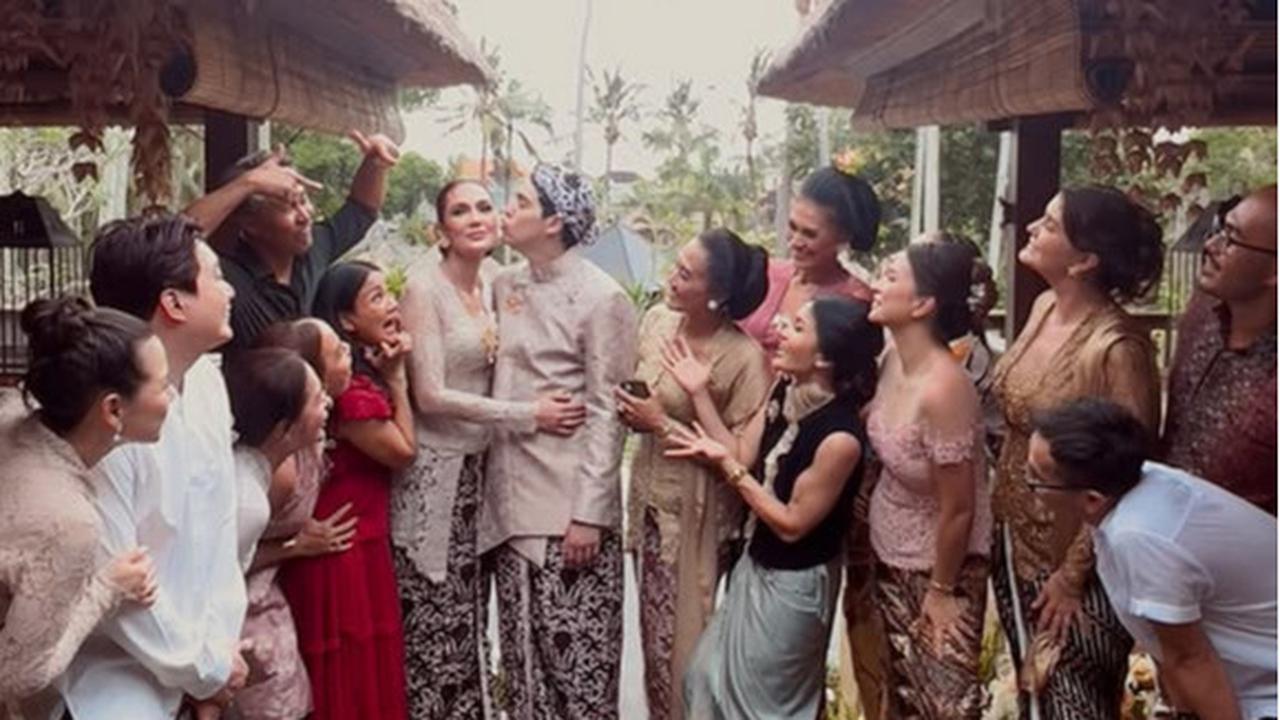 Nirina Zubir Burn Out, Akui Berat Hadiri Siraman Luna Maya dan Maxime Bouttier - Tak Ada Baju yang Pantas