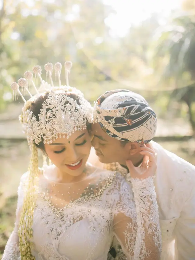 7 Momen Pernikahan Alfath Fathier dan Nadia Christina, Penuh Kebahagiaan