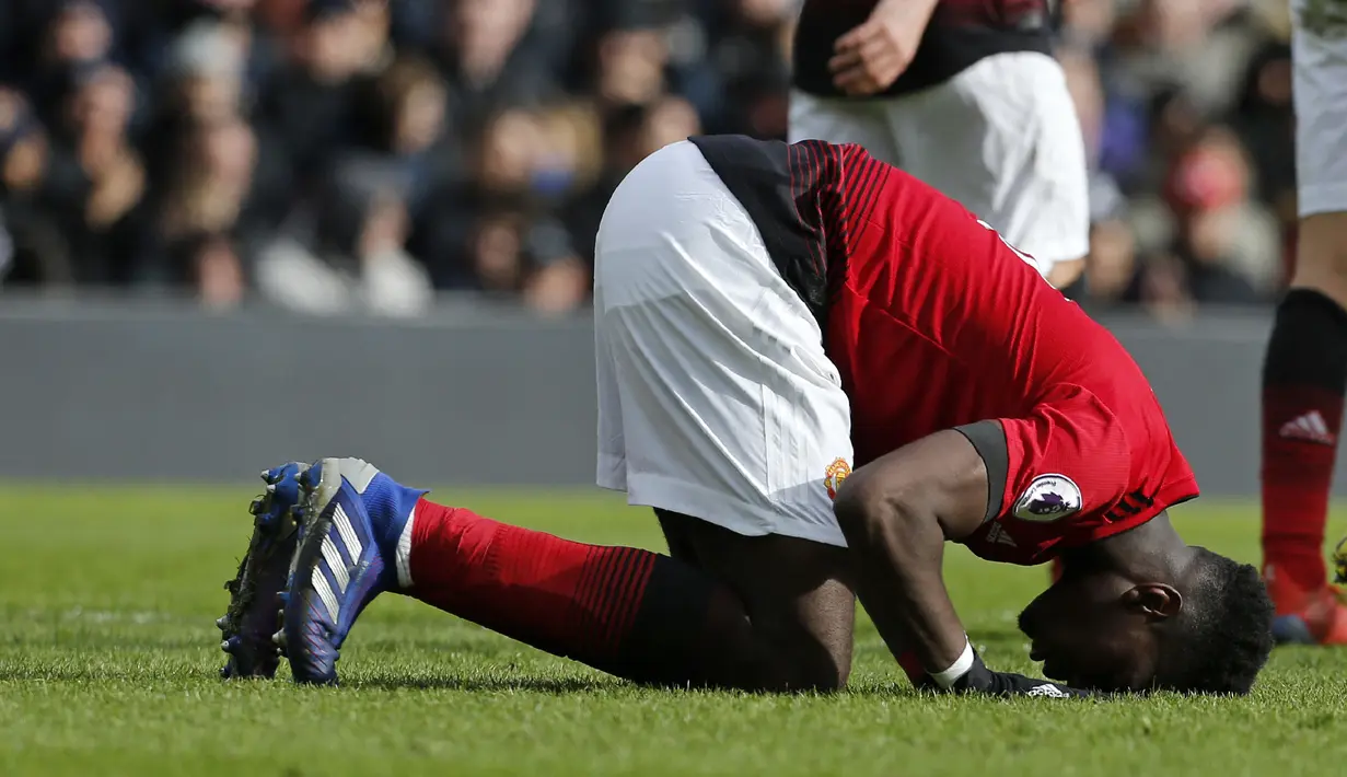 Sebagai Muslim, puasa Ramadan adalah kewajiban yang harus dijalankan. Tak terkecuali para pesepak bola top Eropa berikut ini. Mereka tetap menjalankan rukun Islam yang keempat ini meski berbarengan dengan jadwal pertandingan. (AFP/Ian Kington)