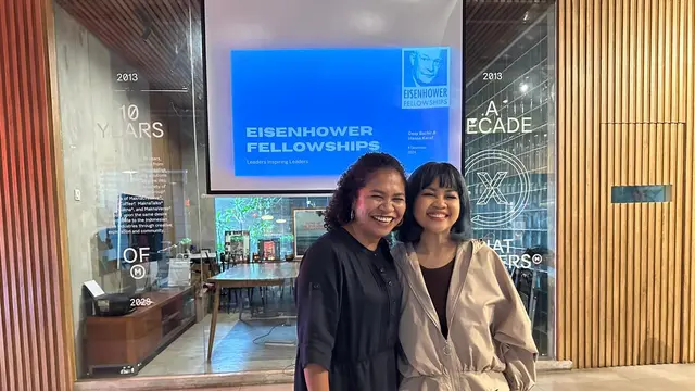 Co-founder Krealogi Hanna Keraf (kiri) dan Co-Chairperson IdeaFest Desy Bachir (kanan) membagikan pengalaman mereka usai mengikuti Eisenhower Fellowship. (Liputan6.com/Benedikta Miranti)