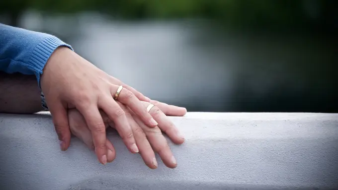 Nikmati Bahagianya Bertunangan Tanpa Harus Kehilangan Teman