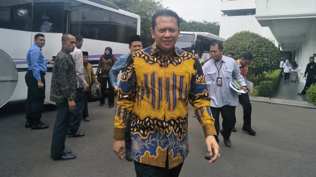 Ketua DPR Bambang Soesatyo bersama pimpinan dan anggota dewan menyambangi Istana Kepresidenan, Senin (23/9/2019).
