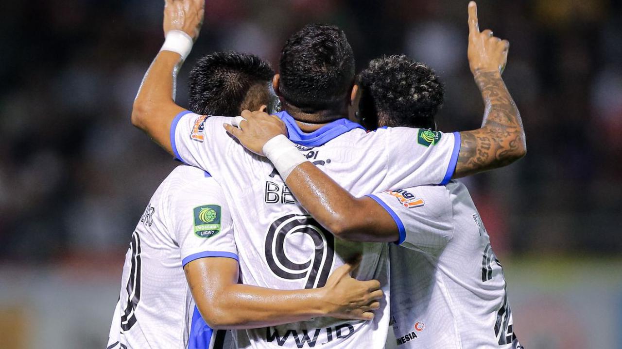 PSBS Biak menjadi juara Pegadaian Liga 2 2023/2024 setelah mengalahkan Semen Padang 3-0 pada leg kedua final di Stadion Haji Agus Salim, Padang, Sabtu (9/3/2024) malam WIB.&nbsp;Bola.com/Bagaskara Lazuardi