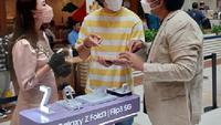 Vino G Bastian datang ke consumer launch Galaxy Z Fold3 dan Z Flip3 di Kota Kasablanka, Jakarta.