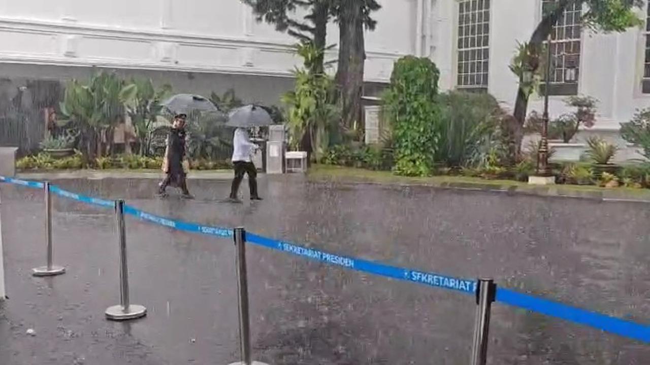 Eks Wakapolri Ahmad Dofiri Berpakaian Dinas Lengkap Sambangi Istana di Tengah Isu Reshuffle Kabinet