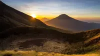 Gunung Kembang di Wonosobo Jawa Tengah. (Dok: Instagram @davidnuryahya&nbsp;&nbsp;https://www.instagram.com/davidnuryahya?igsh=MXZ1ZHFpMmxwazlqdw==)&nbsp;