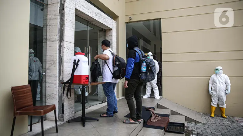 FOTO: Pasien Covid-19 Tanpa Gejala Mulai Isolasi Mandiri di Hotel