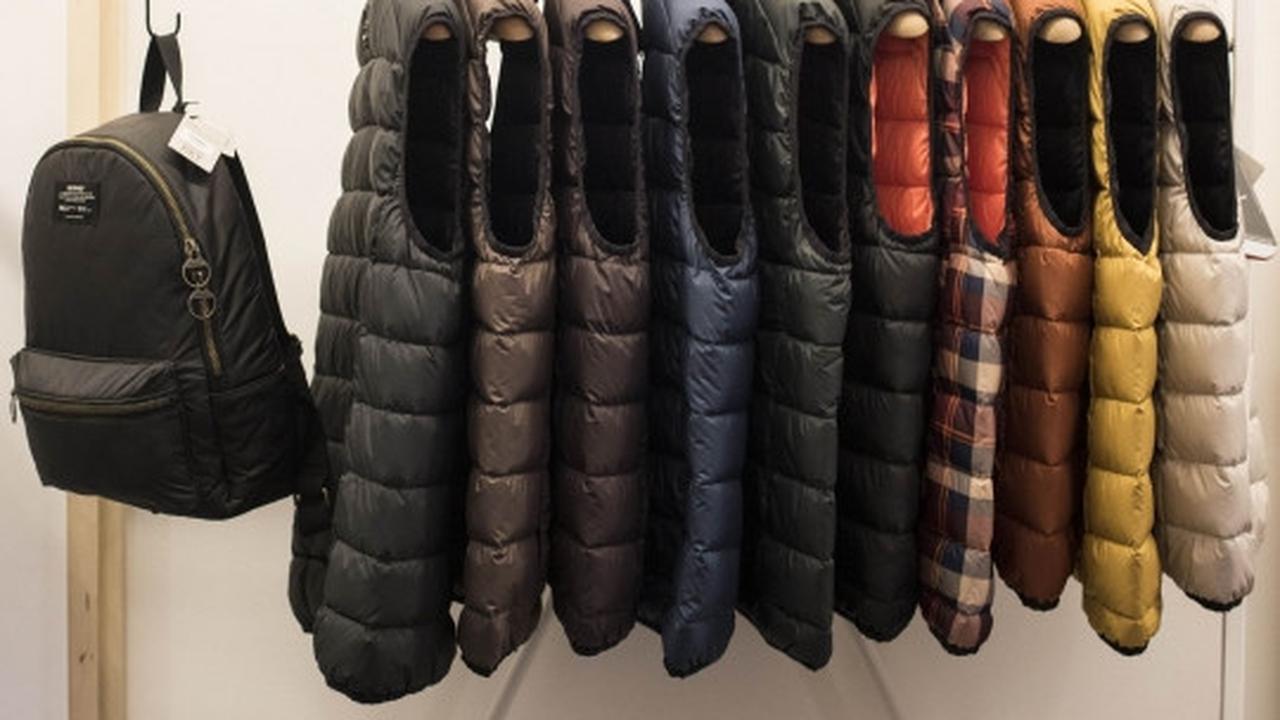 Keren, produsen fashion Spanyol ini bikin baju dari limbah plastik