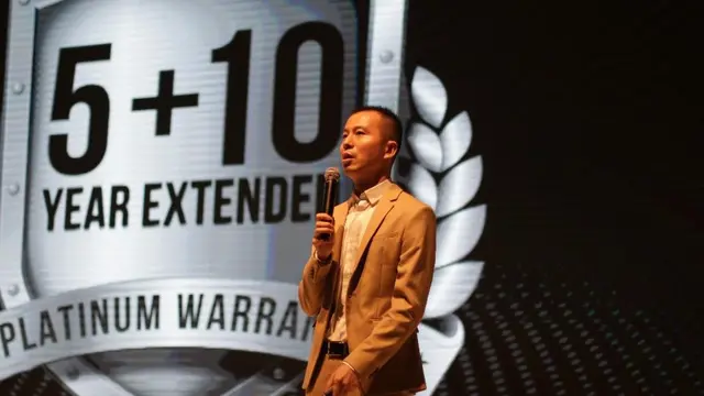 Ethan Wu, CEO Gree Electric Appliances Indonesia menyampaikan penjelasan kepada media dan dealer yang hadir tentang hadirnya dua produk terbaru AC Gree G-Tech dan AC Gree Combo Split.