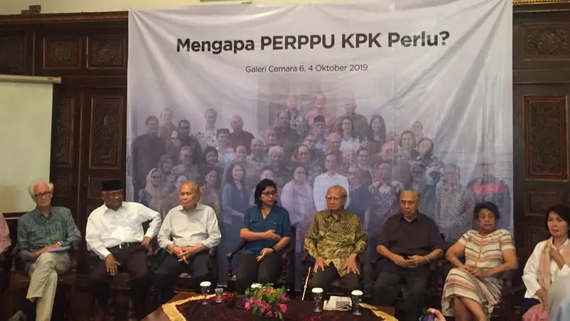 Sejumlah tokoh senior menggelar konferensi pers mendesak Jokowi mengeluarkan Perppu KPK. (Liputan6.com/Muhammad Radityo Priyasmoro).