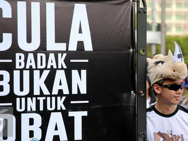 Dunia Aktivis saat mensosialisasikan hari Badak Dunia di Jakarta, Minggu (27/9/201). Kampanye dilakukan untuk penyadartahuan dan penyelematan Badak Sumatera dan Badak Jawa yang populasinya tiap tahun makin berkurang. (Liputan6.com/Faizal Fanani)