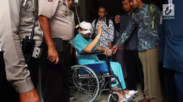 Polda Metro Jaya melepas M alias Miko usai diperiksa atas dugaan sebagai penyerang Novel Baswedan dengan menggunakan air keras. M dilepas setelah polisi tidak menemukan bukti terkait insiden Novel.