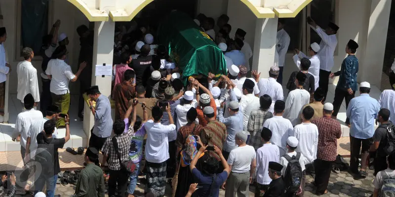 20160428-Rumah Duka Ali Mustafa Yaqub Dipadati Pelayat-Jakarta