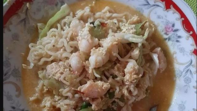 Mie Nyemek Seafood Pedas.  foto Instagram @sylviatrihastuty
