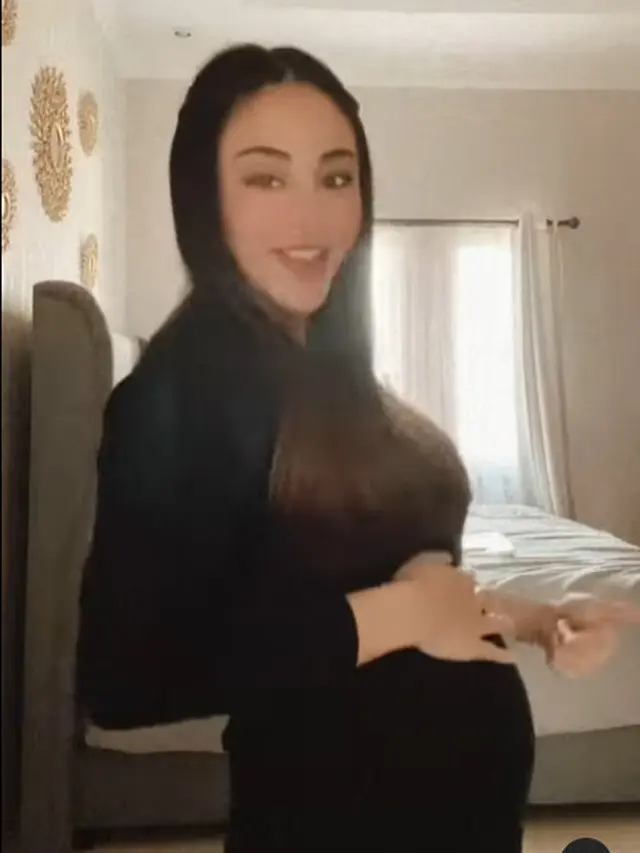 Masuki Kehamilan 27 Minggu, Ini 6 Potret Margin Wieheerm Pamer Baby Bump