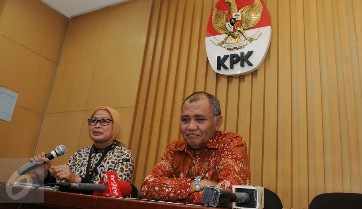 KPK menetapkan bekas Kasubdin Pendidikan Luar Sekolah, Dinas Pendidikan dan Kebudayaan yang kini menjabat  Bupati Sabu Raijua (NTT) Marthen Dira Tome sebagai tersangka, Jakarta, Kamis (10/11). (Liputan6.com/Helmi Afandi)