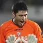 Marco Amelia, goalkeeper of Livorno gestures during the Italian Serie A football match against Juventus at Armando Picchi stadium in Leghorn, 27, January 2008. AFP PHOTO / NICO CASAMASSIMA