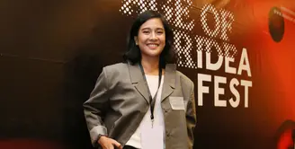 Dian Sastrowardoyo acara IDEAFest 2019. (Adrian Putra/Fimela.com)