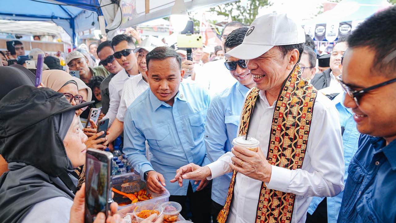 Kunjungi Centra UMKM Lampung Tengah, Jokowi Jajan Es Kopi dan Keripik Pisang