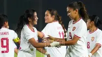 Claudia Scheunemann mencetak gol bagi timnas putri Indonesia pada semifinal Piala AFF 2024 melawan Singapura. (X Timnas Indonesia)