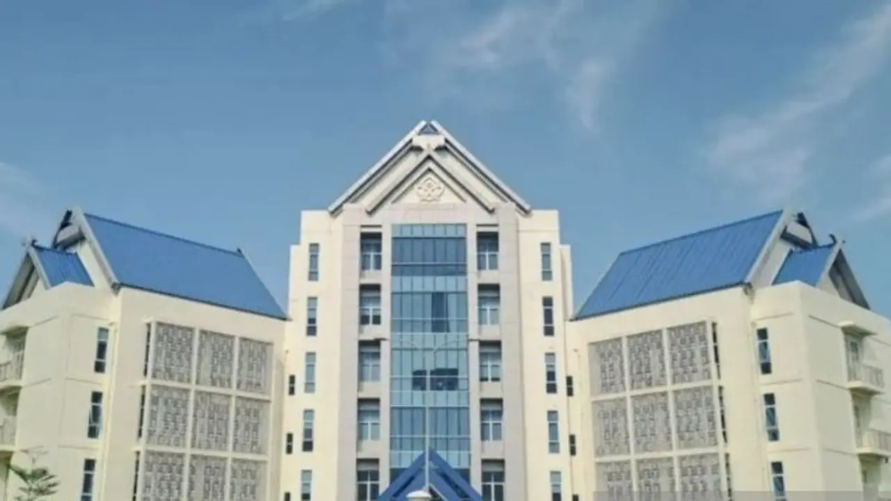 Gedung Rektorat Universitas Islam Negeri Sultan Thaha Saifuddin (Istimewa)